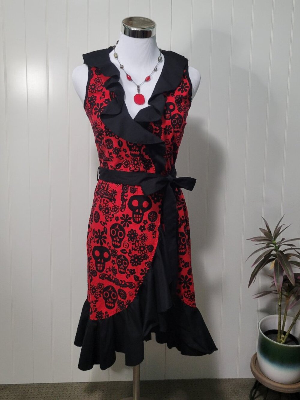 Folter Rockabilly Pin-Up Day of the Dead Red Black Sugar Skull Ruffle Wrap Dress